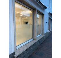 Schöner Laden in Prien - 730,00&nbsp;EUR Kaltmiete, ca.&nbsp; 50,00&nbsp;m&sup2; in Prien am Chiemsee (PLZ: 83209)