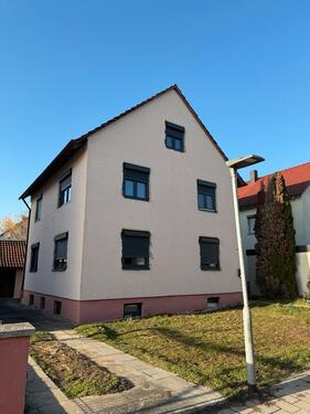 Foto - Modernisiertes Zweifamilienhaus (2023) mit Wärmepumpe
