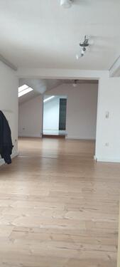 Foto - Schöne ruhige Dachgeschosswohnung mit einem überdachten Balkon
