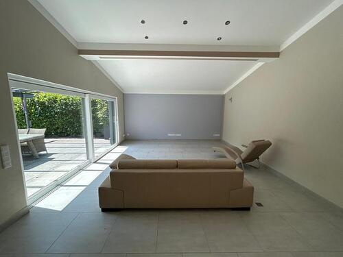 Foto - Wunderschöne moderne Erdgeschoß-Wohnung mit überdachter Terrase und eigenem Garten