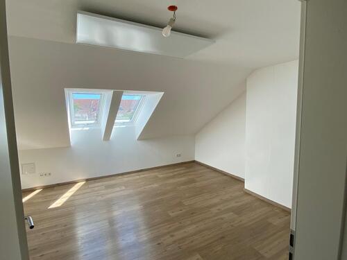 Foto - Top saniert: Dachgeschoss 2 Zimmer, wohnen mit grünem Fussabdruck