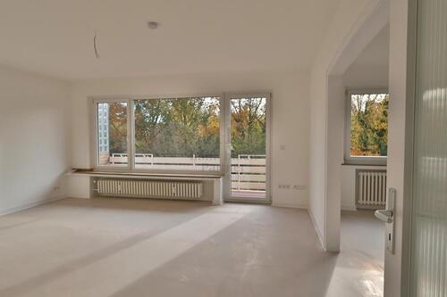 Foto - Schöne, helle renovierte Wohnung mit modernem Badezimmer und Balkon.