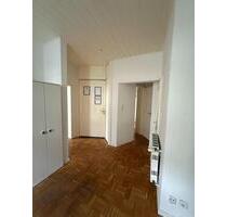 Möblierte 4 Zimmer Wohnung Zentraler Lage in Frankfurt am Main für Monteure , Fachkräfte für Firmen und Studenten in 4-8 Personen WG