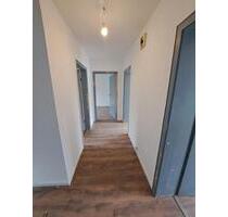 Zu vermieten: Helle frisch renovierte 3-Zimmer Wohnung mit Balkon - Stadtoldendorf