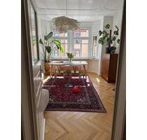 Altbau-Perle mit Marienplatz-Blick - Teilmöblierte 3-Zimmer Whg. - Stuttgart Stuttgart-Süd