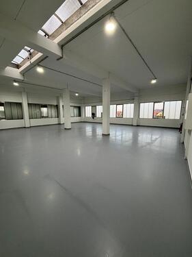 Foto - Gilching: Helle, sanierte Lager- und Produktionshalle auf 188m²