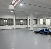 Gilching: Helle, sanierte Lager- und Produktionshalle auf 188m²