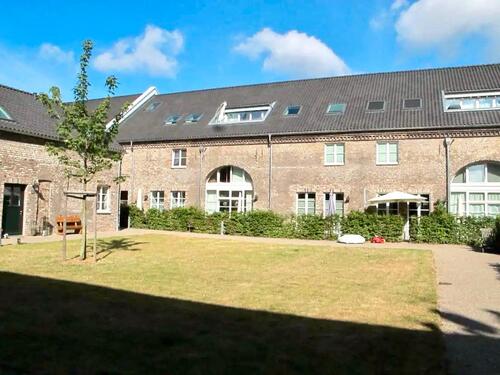 Foto - 3-Zi. ca. 98qm Wohnung mit Terrasse u. Stellplatz in ruhiger Lage