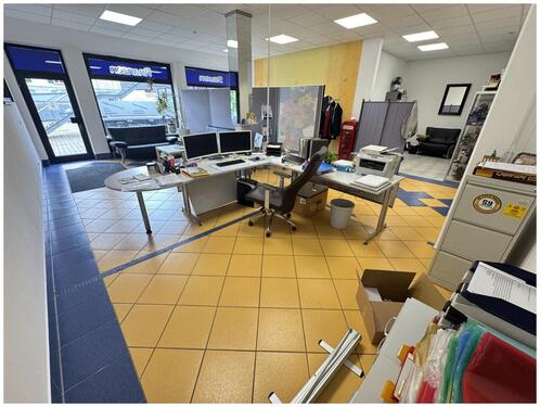 Foto - Bezugsfreies LadenlokalPraxisNagelstudioFriseur etc. mit UG, WC´s & Stellplätzen