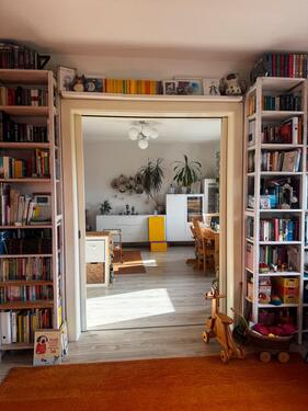 Foto - 3-Zimmer-Altbauwohnung mit großem Wohnbereich und Blick ins Grüne – 70 m² – Petridamm 14b, Rostock