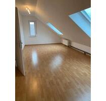 Helle 1 Zimmer-Dachgeschosswohnung Schwebheim