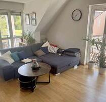 Karlsfeld: Lichtdurchflutete 2,5-Zi.-Whg. mit 17m² großer Galerie u. Balkon, in einer Gartenstadt.