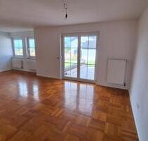 Helle 3-Zimmer-Wohnung mit Balkon, Terrasse und Garten in Winzer