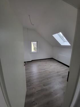 Foto - Sanierte Dachgeschosswohnung, ab sofort !