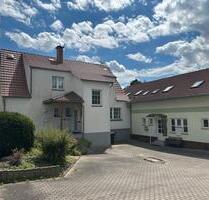 Schöne Praxisfläche mit Mobiliar im Ortskern von Marksuhl - Krauthausen