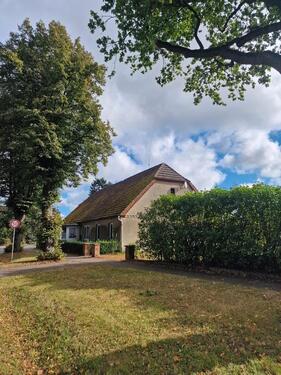 Foto - Einfamilienhaus mit großem Grundstück