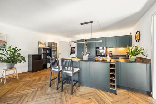 Foto - Wunderschöne 4-Z. Wohnung mit hochwertiger EBK + Südbalkon!