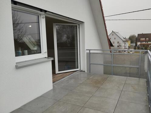 Foto - ERSTBEZUD! Moderne und große 3,5 Zimmer DG-WHG mit Ankleidezimmer, EBK, und Balkon zu vermieten!