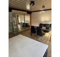 Möblierte Einliegerwohnung in Weiden mit Stellplatz und Garage - Köln Lindenthal