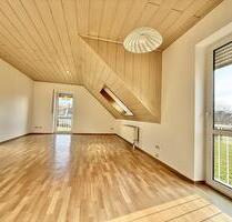 3‑Zimmer‑Dachgeschosswohnung mit viel Tageslicht – Thalmassing