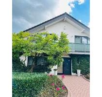 Villa mit Einliegerwohnung als vermietete Arztpraxis - Detmold