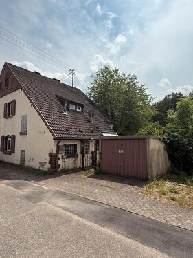Foto - Renovierungsbedürftiges 1-FH im Wohngebiet in Friedrichsthal