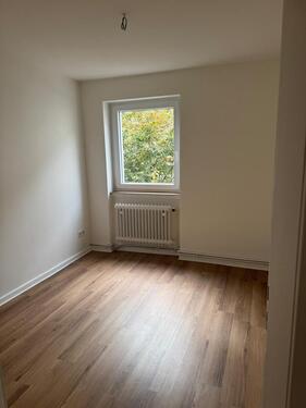 Foto - Teilweise sanierte 3-Zimmer (WG-geeignet) – 70 m² – zentrale Lage