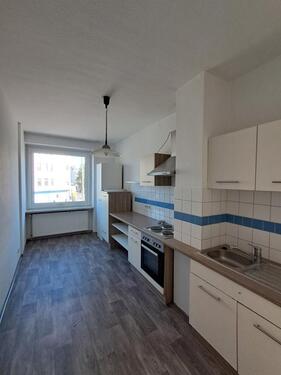 Foto - Anfragen NUR per E-Mail. 3-Zimmer Wohnung mit EBK im 1-OG in der Nähe Innenstadt.