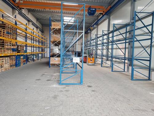 Foto - Kran- Lagerhalle mit Büro im Gew. Gebiet von Monheim am Rhein