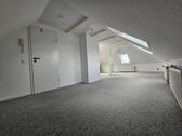 Foto - 1 Zi Dachgeschoßwohnung zum 01.05.2026 in Büdelsdorf zu vermieten