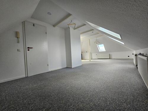 Foto - 1 Zi Dachgeschoßwohnung zum 01.05.2026 in Büdelsdorf zu vermieten