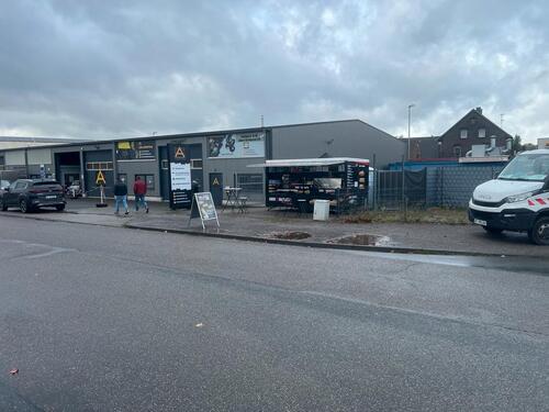 Foto - Verkaursanhänger mit Stellplatz in Gewerbegebiet Dinslaken Süd