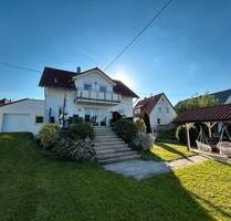 Wohnung auf 2 Ebenen mit 5 Zimmern, Garten, Balkon, EBK, Garage - Weissach im Tal