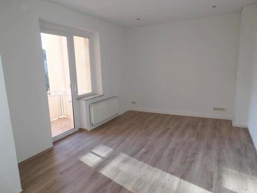 Foto - Balkon, große Küche, EBK gegen Ablöse, Design-Fußbodenausstattung. Deckenspots!!