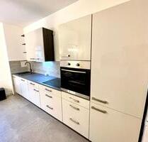 Balkon, große Küche, EBK gegen Ablöse, Design-Fußbodenausstattung. Deckenspots!! - Chemnitz Ebersdorf