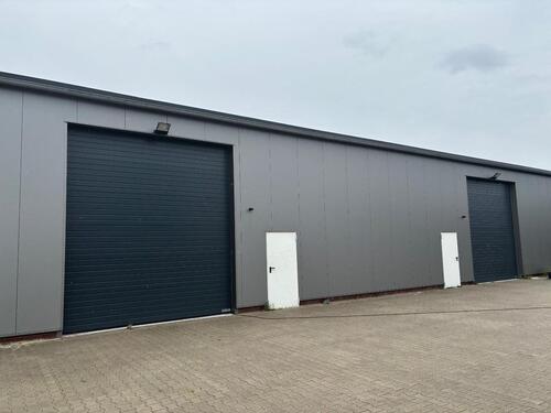 Foto - Gewerbehalle mit Betriebsleiterwohnhaus zu vermieten