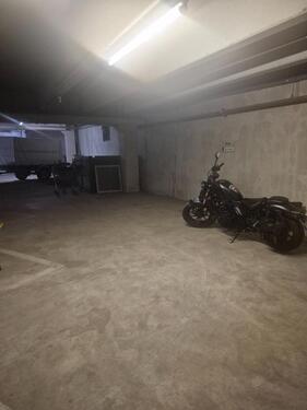 Foto - Motorrad Stellplatz Parkplatz Tiefgarage Leipzig Möckern Wahren