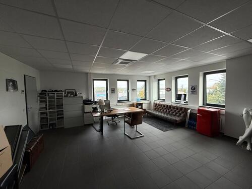 Foto - Helle Bürofläche in Höchberg unterzuvermieten