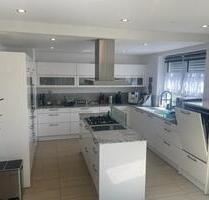 Luxuriöse 3,5-Zimmer-EG-Wohnung mit EBK, großer Terrasse und Gart - Nürnberg Eibach