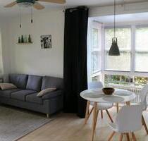 Helle, möblierte 2-Zimmer Wohnung mit Terrasse und TG-Stellplatz - Hamburg Stellingen