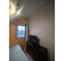 Dachgeschosswohnung ab sofort verfügbar - Erlangen Bruck