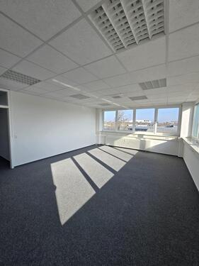 Foto - Attraktive Gewerbeimmobilie in verkehrsgünstiger Lage von Karlsruhe-Durlach (014005)