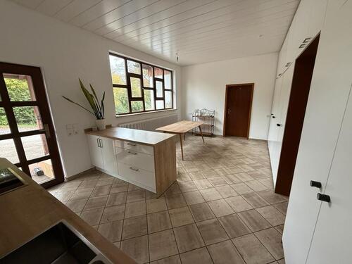 Foto - Helle 3-Zimmer-Wohnung (85qm) mit Einbauküche und Garten