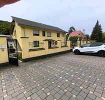 Haus mit 3 wohnung - 1.970.000,00&nbsp;EUR Kaufpreis, ca.&nbsp; 300,00&nbsp;m&sup2; in Lörrach (PLZ: 79539)