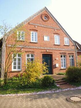 Foto - 4 - Zimmer Wohnung mit Garten - 820,00 EUR Kaltmiete,