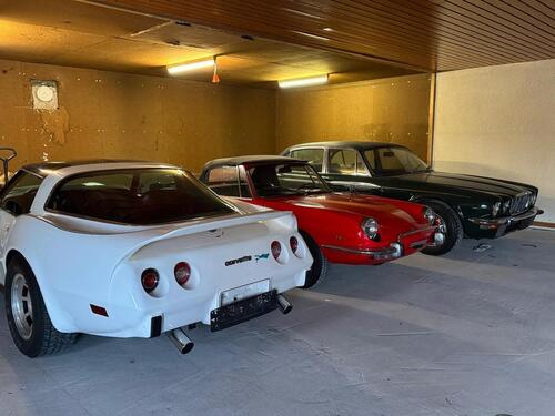 Foto - Garage Stellplatz Auto Oldtimer Klassiker Youngtimer Sommerauto