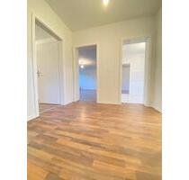 *** ERSTBEZUG NACH SANIERUNG *** Sehr helle 4-Zimmer-Wohnung *** Zentrale Lage in Marl-Drewer ***