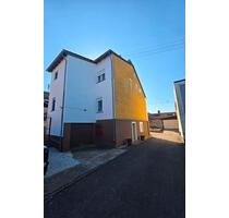 schöne DG Wohnung in Bildstock - 925,00&nbsp;EUR Kaltmiete, ca.&nbsp; 93,00&nbsp;m&sup2; in Friedrichsthal (PLZ: 66299)