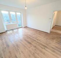 **Was will man mehr? +weiße Wände +neuer Laminat +neues Bad +eigener Garten +kleiner Balkon** - Marl Alt-Marl