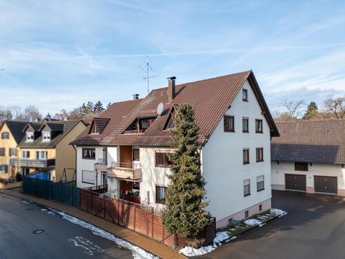 Foto - Familienfreundliche 4-Zimmer-Erdgeschosswohnung mit Terrasse, Gartenanteil und Garage